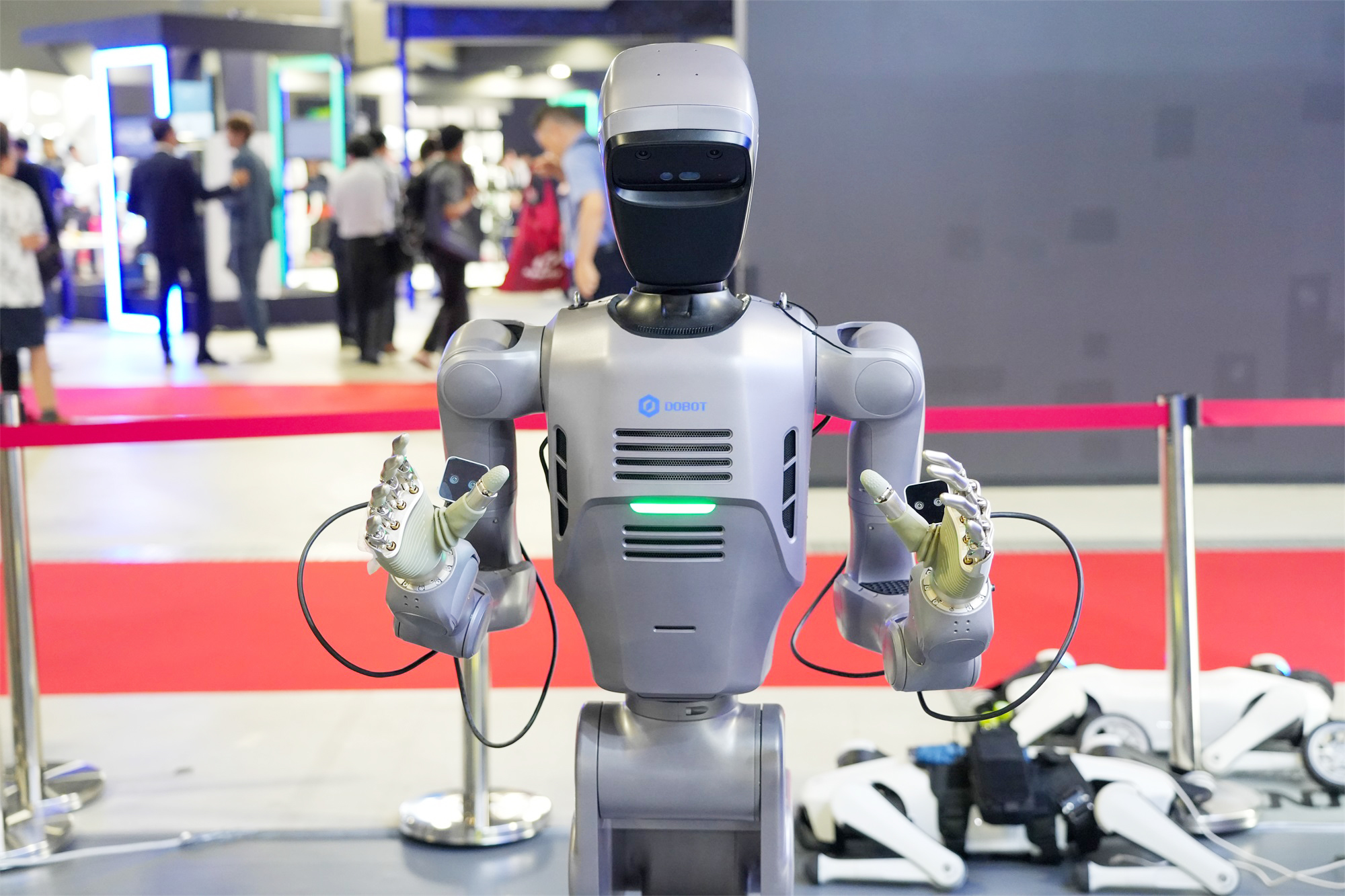 DOBOT ATOM-W wheeled humanoid robot at RTJ 2026