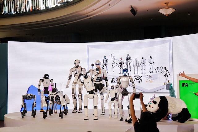 DOBOT at IFA Robots on the Runway